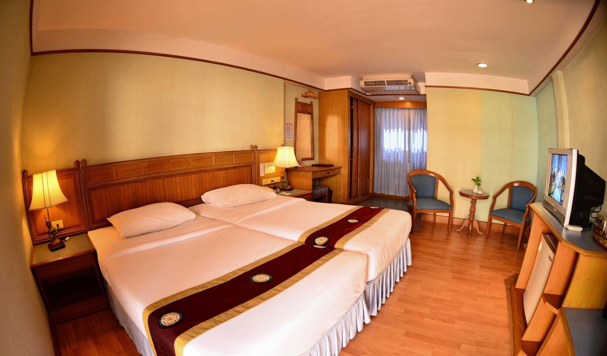 Silom Village Inn Bangkok Ngoại thất bức ảnh