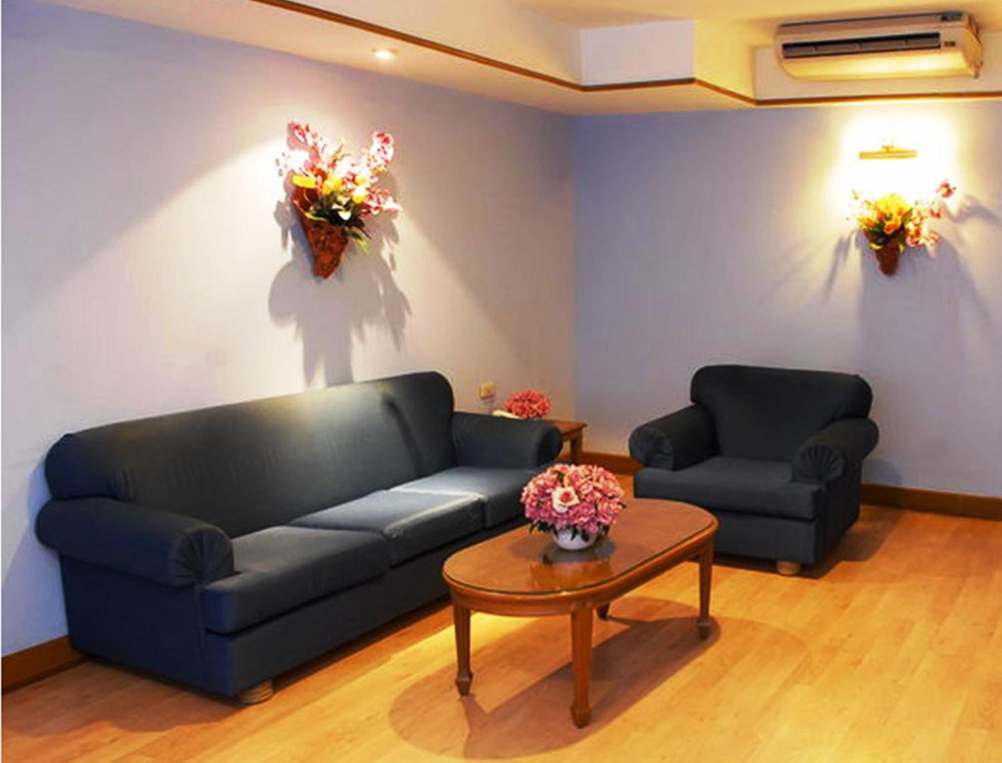 Silom Village Inn Bangkok Ngoại thất bức ảnh