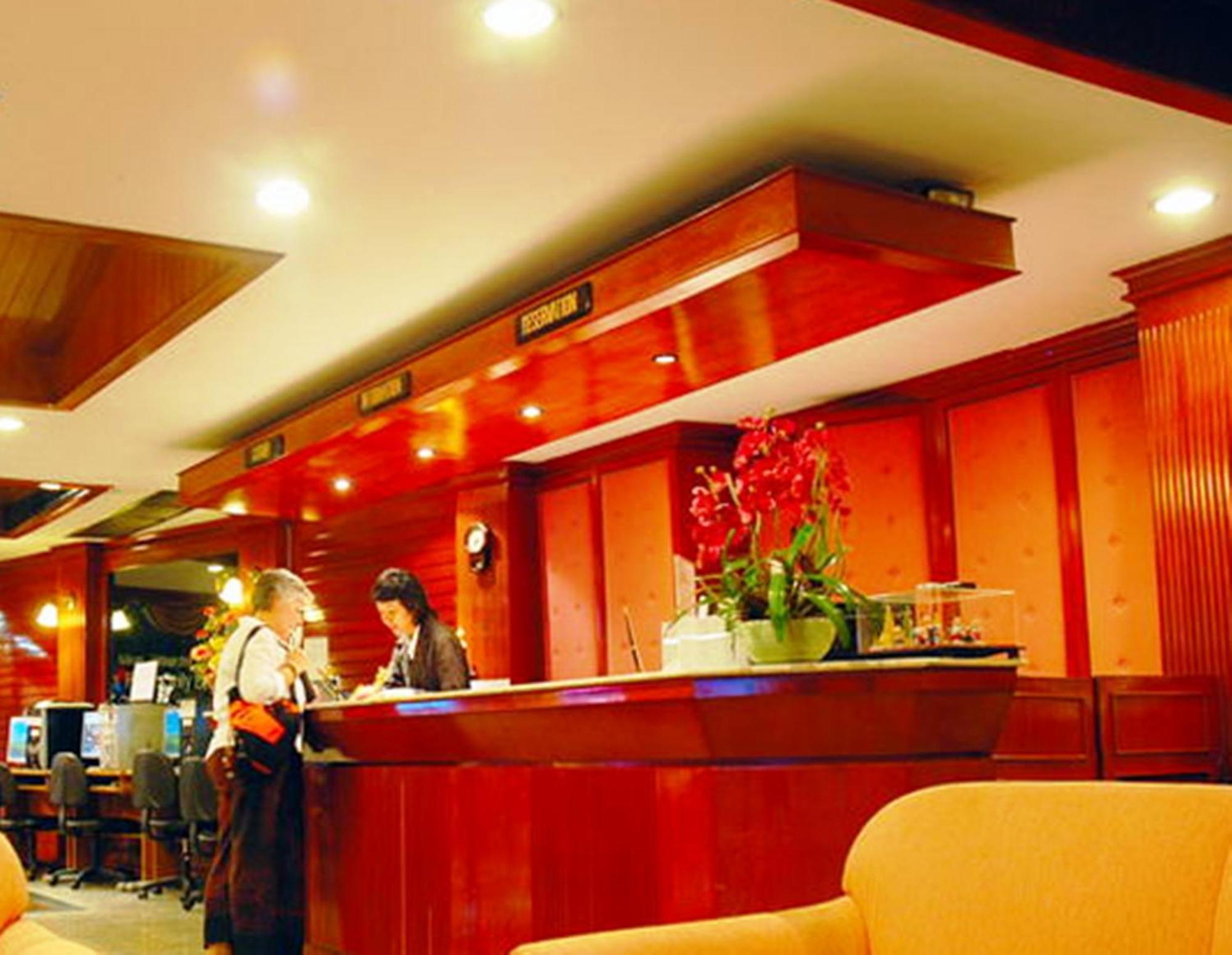Silom Village Inn Bangkok Ngoại thất bức ảnh