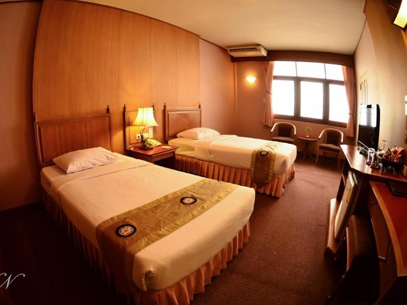 Silom Village Inn Bangkok Ngoại thất bức ảnh