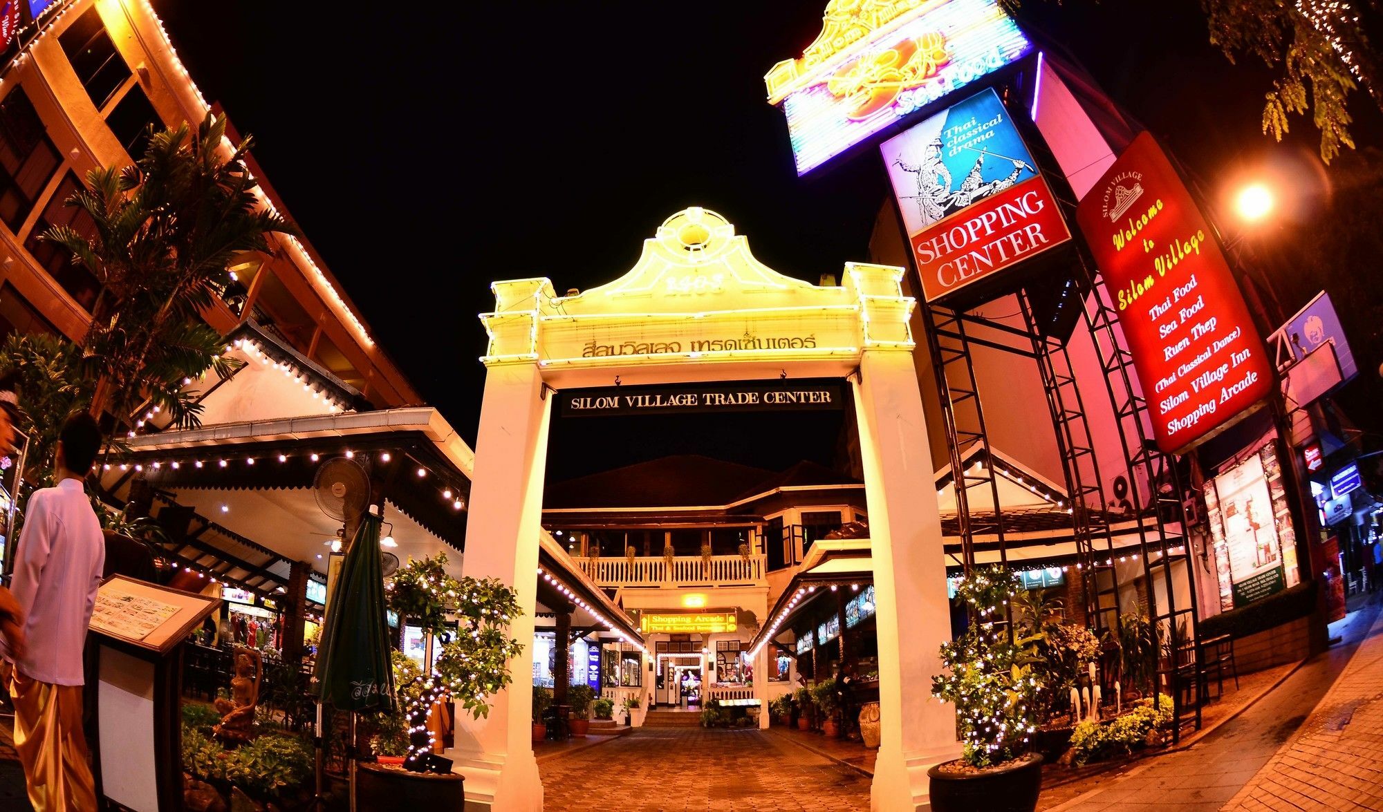 Silom Village Inn Bangkok Ngoại thất bức ảnh