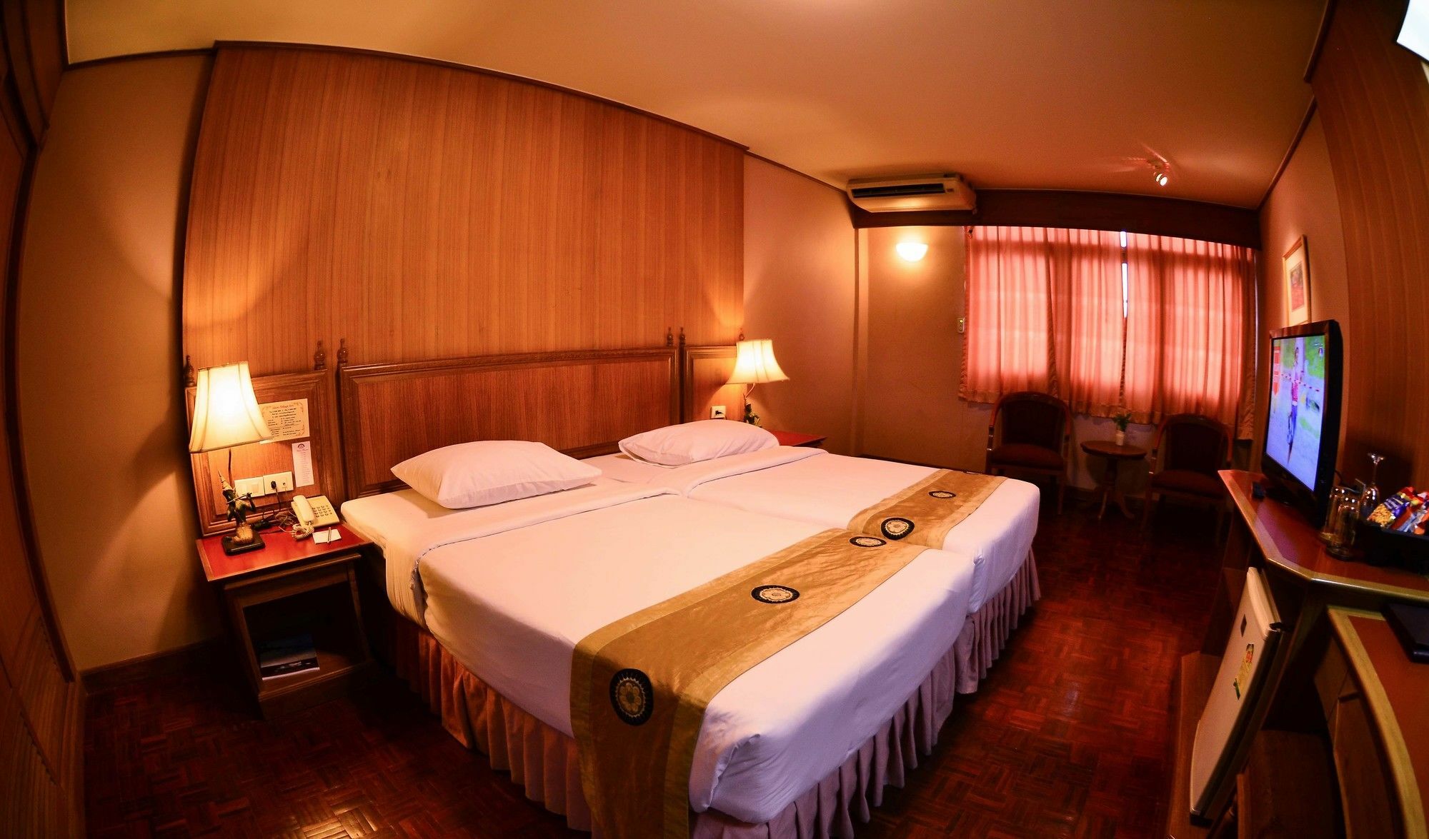 Silom Village Inn Bangkok Ngoại thất bức ảnh