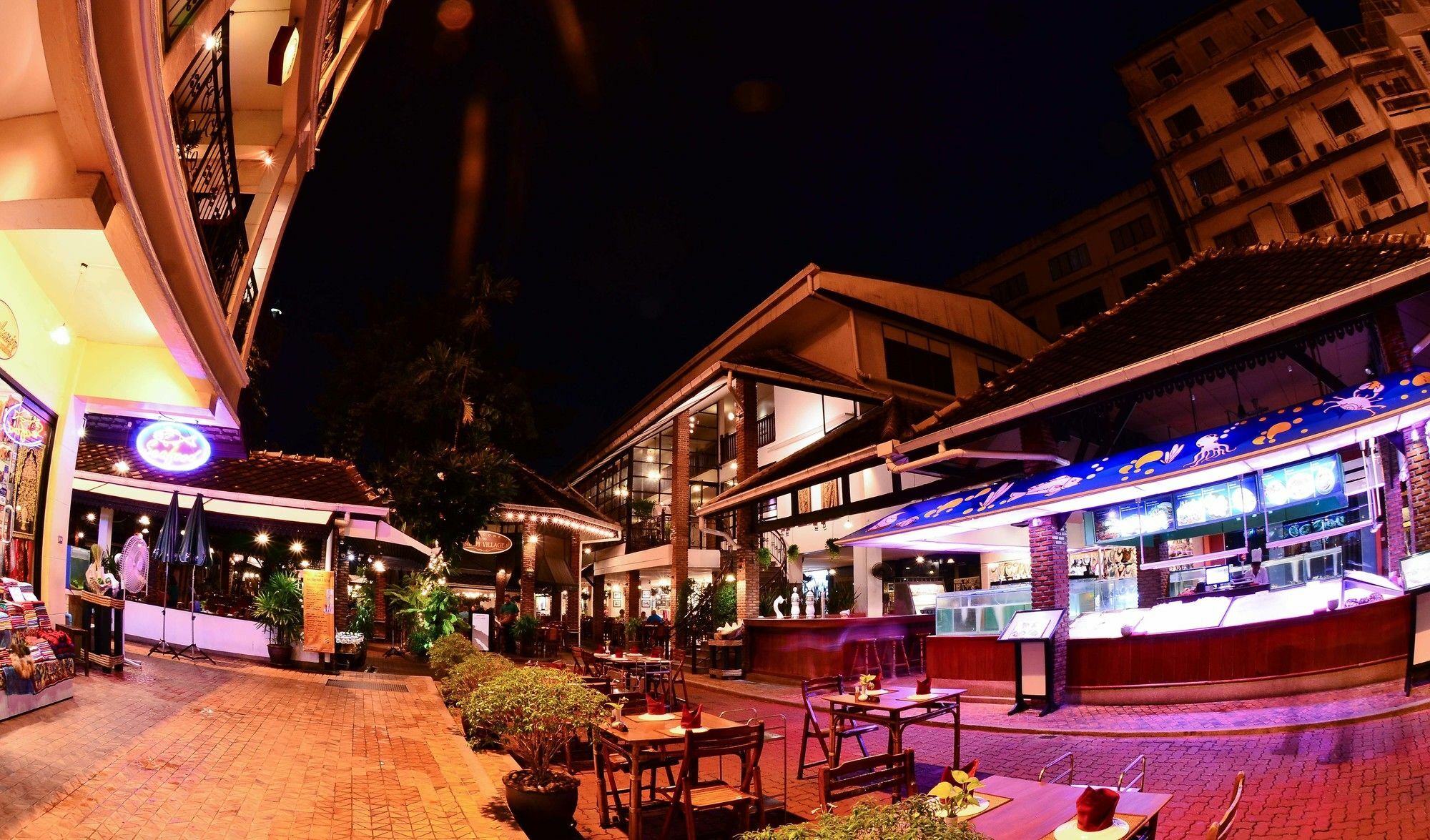 Silom Village Inn Bangkok Ngoại thất bức ảnh